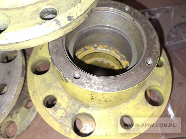 Części zamienne i akcesoria do podnośników spalinowych typu RAK - pakiet zawierający 86 poz. asort. (wg oddzielnego wykazu), w tym m.in.: bęben hamulcowy, obudowa mechanizmu różnicowego, piasty, pompy zębate, rozdzielacze RBS, zwrotnice itp. 